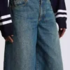 Weite Jeanshose aus verblasstem Denim Weite Jeanshose aus verblasstem Denim