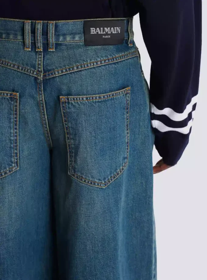 Weite Jeanshose aus verblasstem Denim Weite Jeanshose aus verblasstem Denim