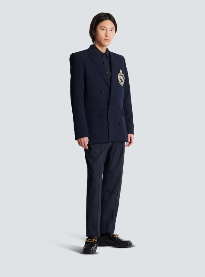 Wollblazer mit Kristallapplikation