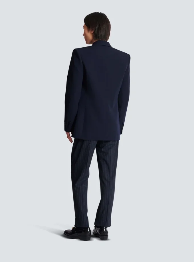 Wollblazer mit Kristallapplikation