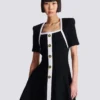 Zweifarbiges A-Linien-Strickkleid Zweifarbiges A-Linien-Strickkleid