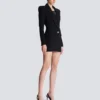 Zweitaschiges Minikleid mit doppeltem Kragen