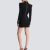 Zweitaschiges Minikleid mit doppeltem Kragen