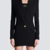 Zweitaschiges Minikleid mit doppeltem Kragen