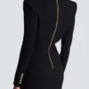 Zweitaschiges Minikleid mit doppeltem Kragen
