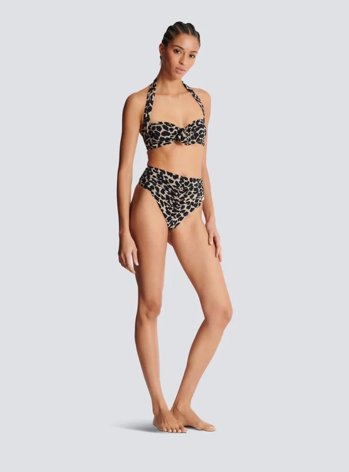 Zweiteiliger Badeanzug mit Leopardenmuster Zweiteiliger Badeanzug mit Leopardenmuster